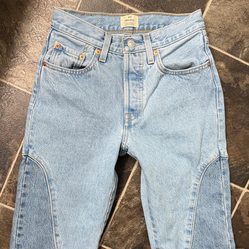 Levi's Light Blue 501 Original Jeans - Picture 6 of 10